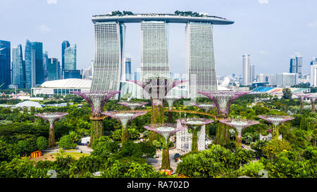 Giardini dalla baia di Marina Bay Sands Resort, Singapore Foto Stock