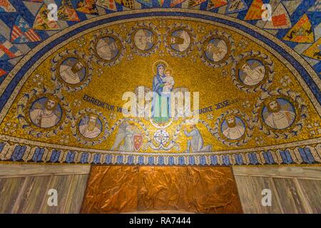 Maria con Gesù Bambino, Mosaico in Dormitio Abbey, Chiesa Bizantina, il monte di Sion, Gerusalemme, Israele Foto Stock