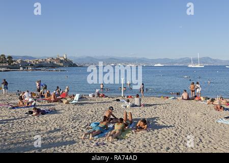 Spiaggia, Antibes, dipartimento delle Alpi Marittime, Provence-Alpes-Côte d'Azur, in Francia Foto Stock