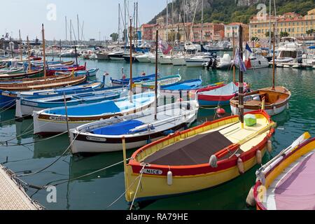 La pesca tradizionale le barche nel porto, Nice, Alpes-Maritimes, Provence-Alpes-Côte d'Azur, in Francia Foto Stock