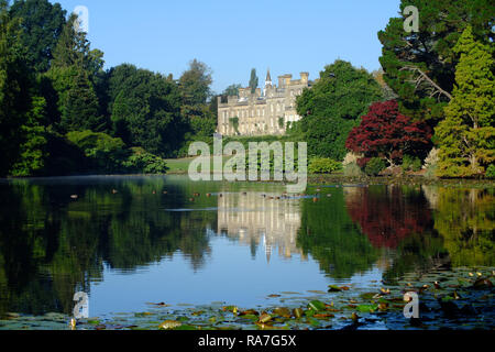 I colori autunnali a Sheffield Park Gardens, East Sussex, Regno Unito Foto Stock