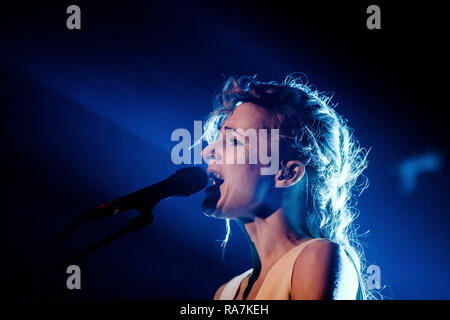 Il danese il cantante e compositore Agnes OBEL esegue un concerto dal vivo a Falconer Salen a Copenaghen. Danimarca, 06/11 2016. Ad eccezione della Danimarca Foto Stock