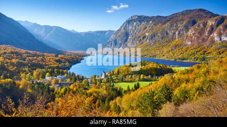 Il lago di Bohinj, il Parco Nazionale del Triglav, sulle Alpi Giulie, Slovenia Foto Stock