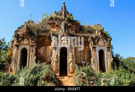 Shwe Inn Dain Pagoda complesso nel villaggio di Indein Lago Inle Myanmar (Birmania) Foto Stock