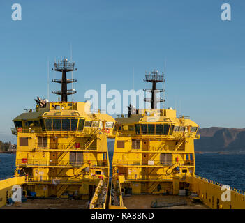 Supporto costiera navi ancorate in Torvik, Norvegia. Foto Stock