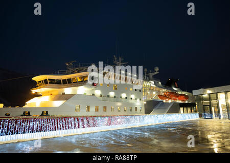 MS Polarlys ancorato in Tromso cruise terminal, Tromso, Norvegia. Foto Stock