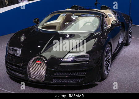 Francoforte, Germania - Sep 13, 2013: Bugatti Veyron 16.4 Grand Sport Vitesse sports car presentato al salone di Francoforte IAA Motor Show. Foto Stock