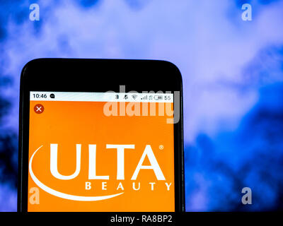 KIEV, UCRAINA - Jan 2, 2019: Ulta bellezza, salone di bellezza logo azienda vede visualizzato sul telefono intelligente Foto Stock