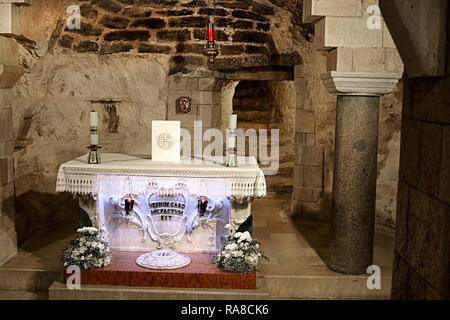 Grotta dell'Annunciazione (livello inferiore della chiesa), la Basilica dell'Annunciazione, Chiesa dell'Annunciazione a Nazaret, Israele Foto Stock