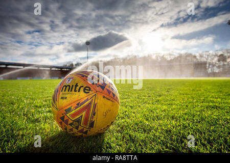 Close up EFL ufficiale della Lega calcio due al passo con piedistallo in background Foto Stock