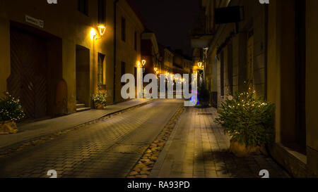 Città vecchia strada di notte Foto Stock