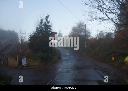 Il White Hart pub. Ford. La Macmillan modo. A lunga distanza trail. Wiltshire. In Inghilterra. Regno Unito Foto Stock