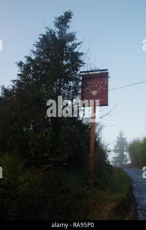 Il White Hart pub. Ford. La Macmillan modo. A lunga distanza trail. Wiltshire. In Inghilterra. Regno Unito Foto Stock