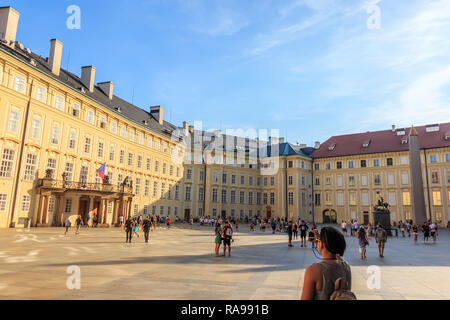 Praga, Repubblica Ceca - 16 August, 2018: il Castello di Praga administ Foto Stock