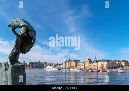 Vista di Gamla Stan (la Città Vecchia) sull isola Stadsholmen da Blasieholmen, Stoccolma, Svezia Foto Stock