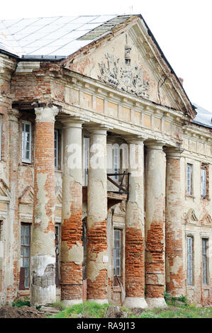 78 metro lungo ala est dell'architettura palladiana style Palac Potockich (Potocki Palace) bulit 1780 a 1790 per Stanislaw Szczesny Potocki in Tulchyn, Foto Stock