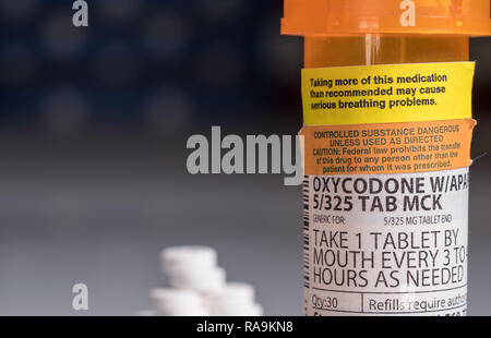Macro di ossicodone oppioide bottiglia tablet Foto Stock