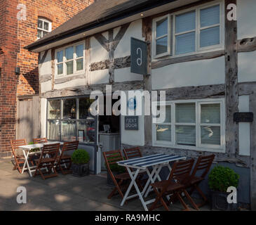 Il XVII secolo la struttura di legno edificio, Main Street, Frodsham, Cheshire, Inghilterra, Regno Unito. Foto Stock