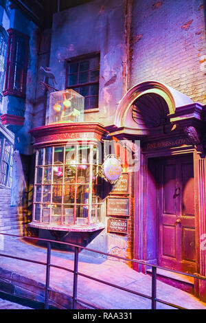 Warner Bros Studio Tour - La realizzazione di Harry Potter è una società pubblica di attrazione di Leavesden, London, Regno Unito che conserva ed espone la mitica puntelli. Foto Stock