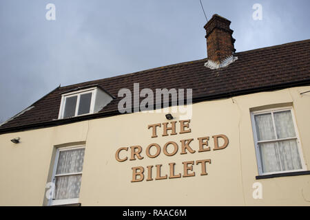 La parte esterna della billetta storta, un tradizionale pub inglese nella città di Leigh-on-Sea ("Old Leigh"), Essex, Inghilterra, Regno Unito. Foto Stock