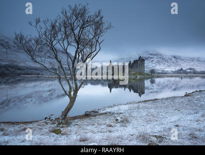 Loch Awe & Kilchurn Castle in inverno mattina, Scozia Foto Stock