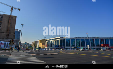 Dubai, Emirati Arabi Uniti - dic 9 2018. Street in Dubai, UAE. Dubai è una città globale e business hub del Medio Oriente. Foto Stock