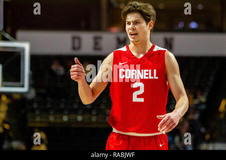 Winston-Salem, NC, Stati Uniti d'America. Il 2 gennaio, 2019. Cornell Big Red guard Jake Kuhn (2) durante il NCAA Basketball matchup LJVM al Colosseo in Winston-Salem, NC. (Scott Kinser/Cal Sport Media) Credito: csm/Alamy Live News Foto Stock