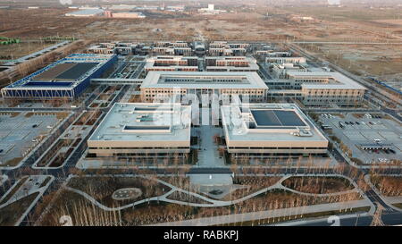 (190103) -- PECHINO, gen. 3, 2019 (Xinhua) -- foto aerea presa il 7 dicembre, 2018 mostra il pubblico Xiongan centro servizi in Xiongan nuova area, a nord della Cina di nella provincia di Hebei. Della Cina di autorità centrali hanno approvato la 2018-2035 master plan per Xiongan nuova Area, sottolineando che la sua creazione è significativo di alta qualità, lo sviluppo e la costruzione del moderno sistema economico. Il piano è stato approvato dal Comitato Centrale del Partito Comunista della Cina (CPC) e il Consiglio di Stato. Il master plan è la linea direttrice fondamentale per lo sviluppo, la costruzione e la gestione dei Foto Stock