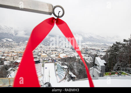 Innsbruck, Austria. 03 gen 2019. Sci nordico/ski jumping World Cup, torneo delle quattro colline, grandi colline, uomini, qualifica. Un sensore per il vento soffia sopra il salto con gli sci. Credito: Daniel Karmann/dpa/Alamy Live News Foto Stock