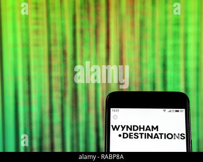 Kiev, Ucraina. 3 gennaio, 2019. Wyndham destinazioni logo azienda vede visualizzato su un telefono intelligente. Credito: Igor Golovniov SOPA/images/ZUMA filo/Alamy Live News Foto Stock