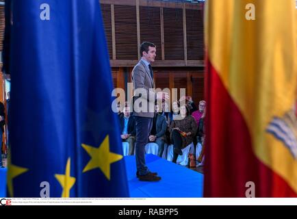 El presidente del PP, Pablo Casado, ha visitado este jueves a las Diez de la mañana la frontera del Tarajal que separa Ceuta de Marruecos para saludar a la Policía Nacional y a la Guardia Civil. Presidente di ala destra parte il PP ha visitato oggi la fronteir di Tarajal che separa Ceuta di Morrocco salutare spagnolo forza nazionale di polizia. Foto Stock