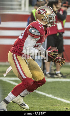 Santa Clara, California, USA. 28 dic 2014. San Francisco 49ers cornerback Chris Culliver (29) fa di intercettazione di Domenica, 28 dicembre 2014, a Levis Stadium di Santa Clara, California. Il 49ers sconfitto i Cardinali 20-17. Credito: Al di Golub/ZUMA filo/Alamy Live News Foto Stock