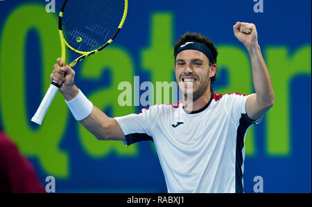 Doha in Qatar. 3 gennaio, 2019. Marco Cecchinato dell Italia celebra dopo i singoli quarti match contro Dusan Lajovic di Serbia presso l'ATP Qatar Open Tennis Tournament a Doha, capitale del Qatar, Gen 3, 2019. Credito: Nikku/Xinhua/Alamy Live News Foto Stock