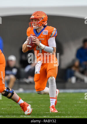 Dallas, TX, Stati Uniti d'America. Il 26 dicembre, 2018. Boise State quarterback, Brett Rypien (4) in azione a NCAA Football primi responder Bowl gioco tra il Boise State Broncos e il Boston College Eagles al Cotton Bowl di Dallas, TX. (Assoluta fotografo completo & Company Credit: Joe Calomeni/MarinMedia.org/Cal Sport Media) Credito: csm/Alamy Live News Foto Stock