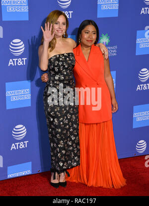 Palm Springs, California, Stati Uniti d'America. 3 gennaio, 2019. Marina de Tavira & Nancy Garcia al 2019 Palm Springs International Film Festival Awards. Immagine: Paul Smith/Featureflash Credito: Paul Smith/Alamy Live News Foto Stock