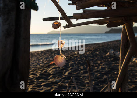 Capalbio, Italia. 02Jan, 2019. Tramonto sul mare sulla costa della Maremma in Toscana, Marina di Capalbio, il secondo giorno del nuovo anno Credito: Matteo Nardone/Pacific Press/Alamy Live News Foto Stock