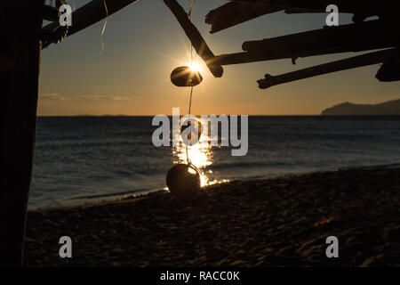 Capalbio, Italia. 02Jan, 2019. Tramonto sul mare sulla costa della Maremma in Toscana, Marina di Capalbio, il secondo giorno del nuovo anno Credito: Matteo Nardone/Pacific Press/Alamy Live News Foto Stock