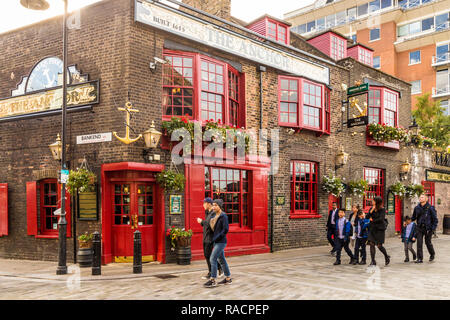 L'Anchor Pub, Bankside a Londra, Inghilterra, Regno Unito, Europa Foto Stock