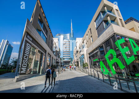 Vista di edifici nei pressi di Porta Nuova da Via Vincenzo Caprelli, Milano, Lombardia, Italia, Europa Foto Stock