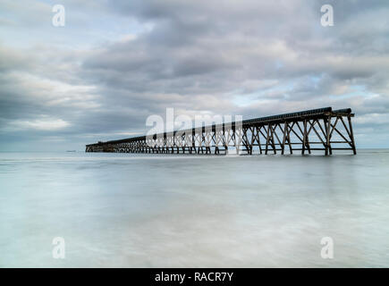 In disuso Steetley Pier, Hartlepool, County Durham, Regno Unito. Foto Stock