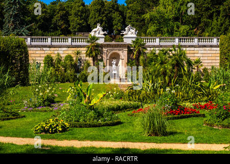 Potsdam, Brandeburgo / Germania - 2018/07/29: giardino siciliano - Sizilianischer Garten - costituente una parte di Postdam il parco Sanssouci complessa Foto Stock