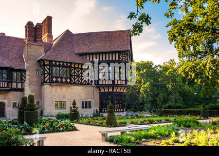 Potsdam, Brandeburgo / Germania - 2018/07/29: Esterno del il Palazzo Cecilienhof - Cecilienhof Schloss - luogo storico della Conferenza di Potsdam di 19 Foto Stock