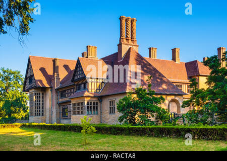 Potsdam, Brandeburgo / Germania - 2018/07/29: Esterno del il Palazzo Cecilienhof - Cecilienhof Schloss - luogo storico della Conferenza di Potsdam di 19 Foto Stock