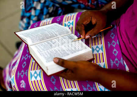 Servizio Domenicale a MEIA chiesa evangelica, Grand Bassam, Costa d Avorio, Africa occidentale, Africa Foto Stock