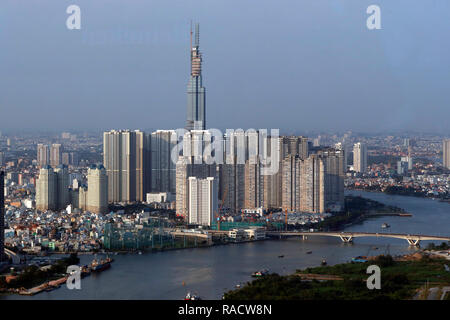 Il Fiume Saigon e cityscape di Ho Chin Minh City, Vietnam, Indocina, Asia sud-orientale, Asia Foto Stock