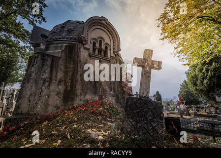 Giorni di autunno nel cimitero Foto Stock