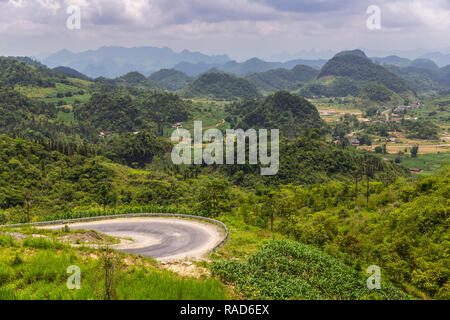 Extreme Winding Road, Ha Giang Loop, Ha Giang Provincia, Vietnam Asia Foto Stock