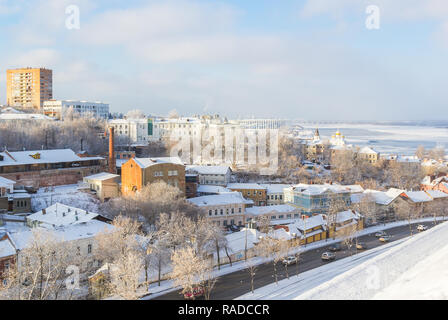 Nizhny Novgorod vista della strada e delle case in inverno, Russia Foto Stock