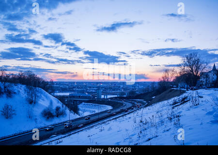 Discesa a mestromost a Nizhny Novgorod in serata, Russia Foto Stock