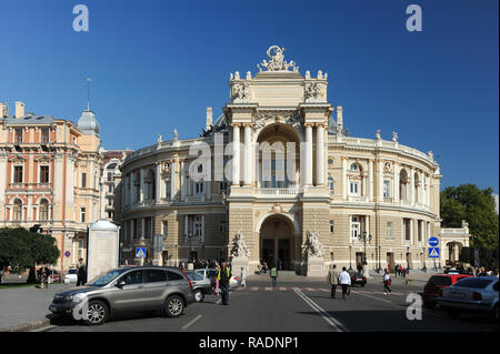 Stile Neo-barocco Opera e Balletto costruito 1884 1887 progettato da Ferdinand Fellner e Hermann Helmer su Richelieu Street a Odessa, Ucraina. Foto Stock